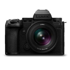 Panasonic LUMIX DC-S5M2XCE Spiegellose Vollformatkamera mit S 50mm F1.8 Objektiv, 4K