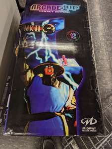 Metro (Stuttgart) Arcade 1Up Street Fighter / Mortal Kombat Legacy