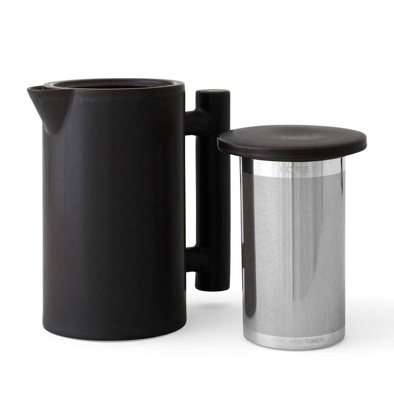 menu – Yana Tee Zubereiter, Steingutkanne schwarz oder grau mit Stahlfilter im japanischen Design von Norm Architects [Raum-Blick]