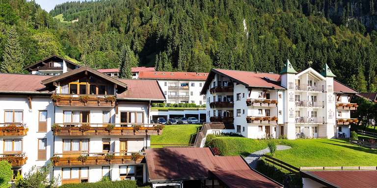 Allgäu: 2 Nächte | 4*S Alpenhotel Oberstdorf | 2 Nächte inkl. Halbpension & Wellness | Komfort-Doppelzimmer | ab 328,60€ für 2 | bis April
