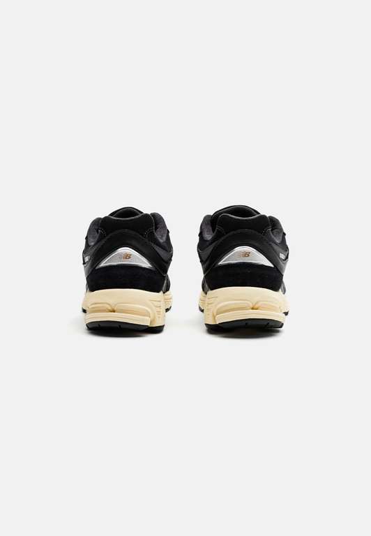 New Balance M2002R (Zalando App) Unisex Sneaker in weiß oder schwarz (Gr. 38 bis 47.5)