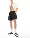 Nike Club Shorts in Schwarz