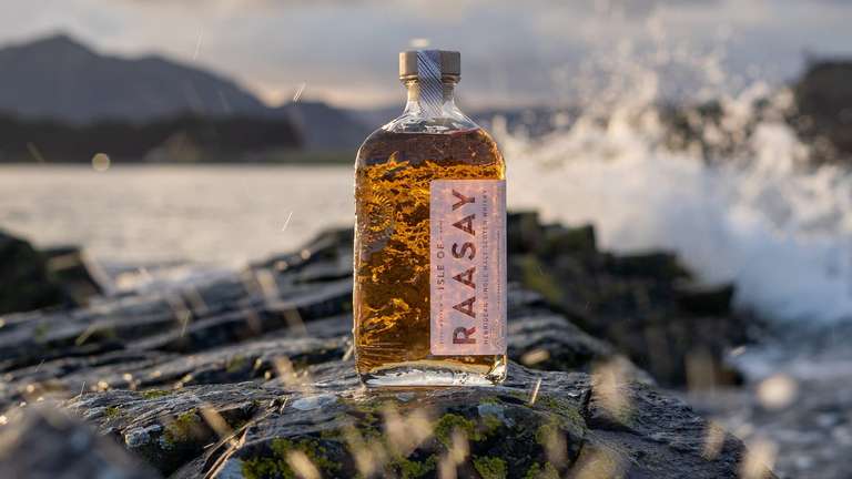 Whiskey in Geschenkebox Isle of RAASAY Hebridean Single Malt 46,4% Vol. 700 ml